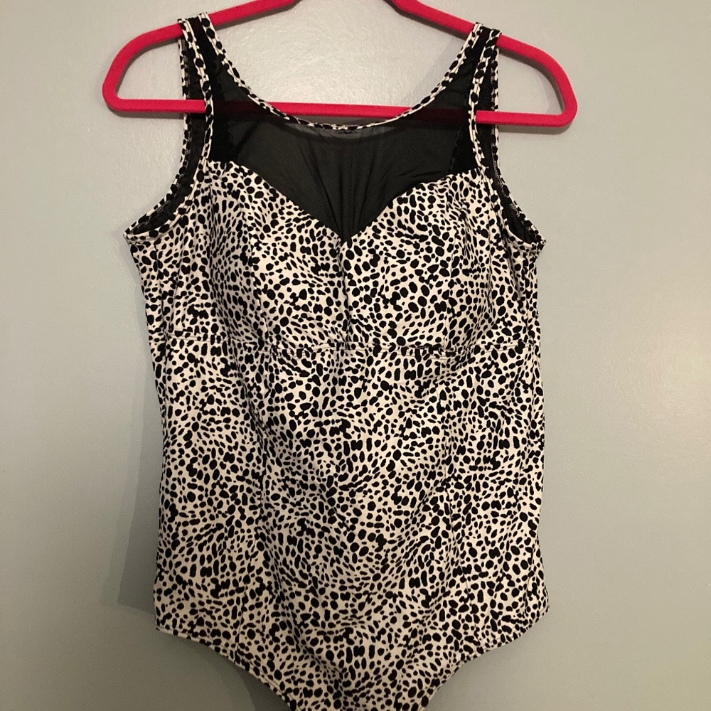 One piece white leopard swim suit